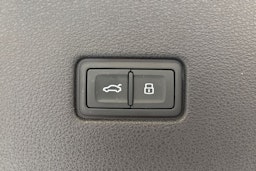 musta Audi Q8 2021 kuva 34.