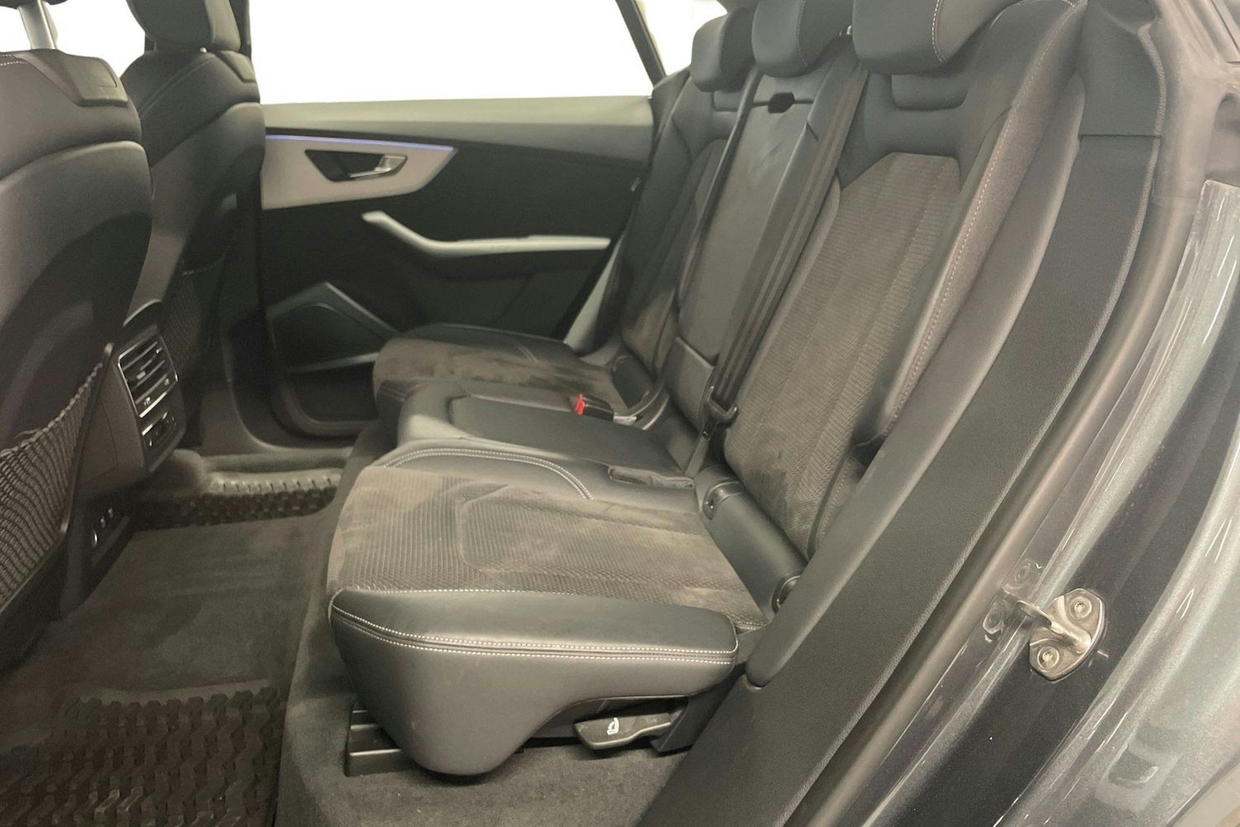 met. harmaa Audi Q8 2021 kuva 10.