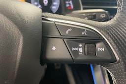 met. harmaa Audi Q8 2021 kuva 13.