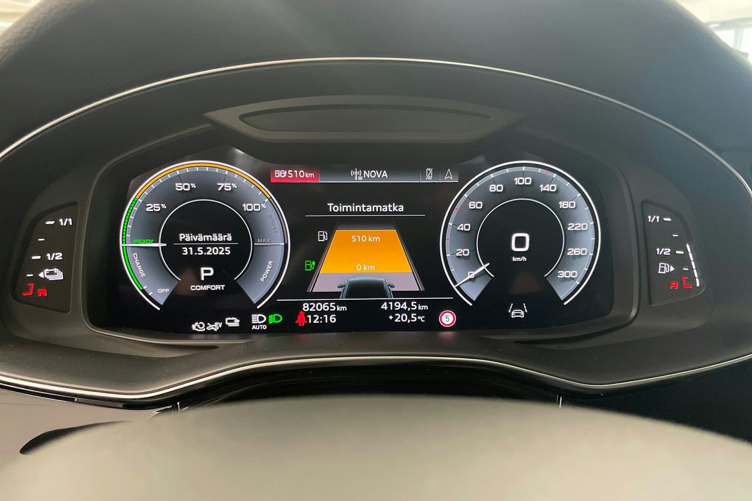met. harmaa Audi Q8 2021 kuva 15.