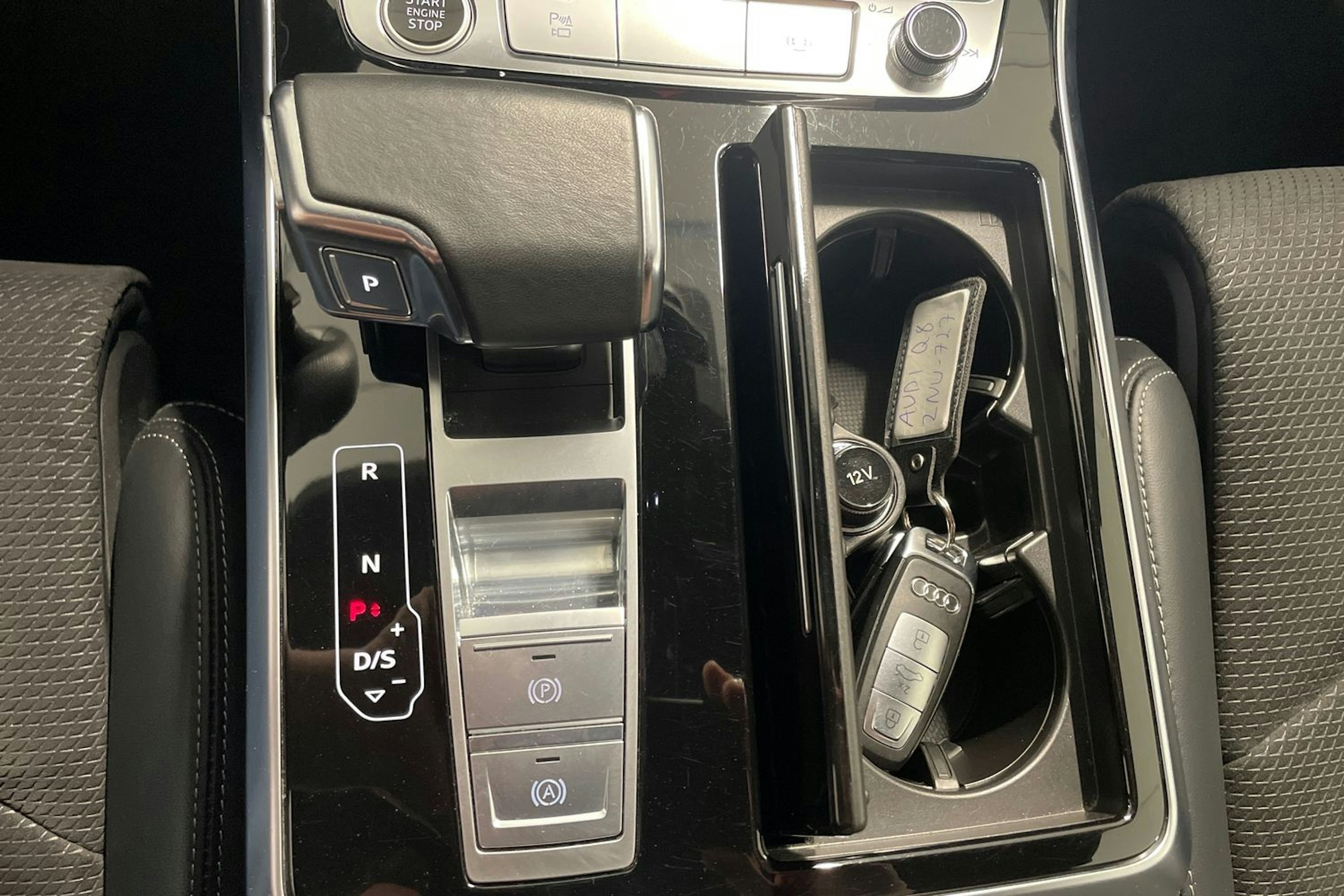 met. harmaa Audi Q8 2021 kuva 20.