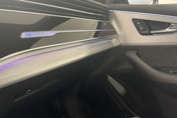met. harmaa Audi Q8 2021 kuva 21.