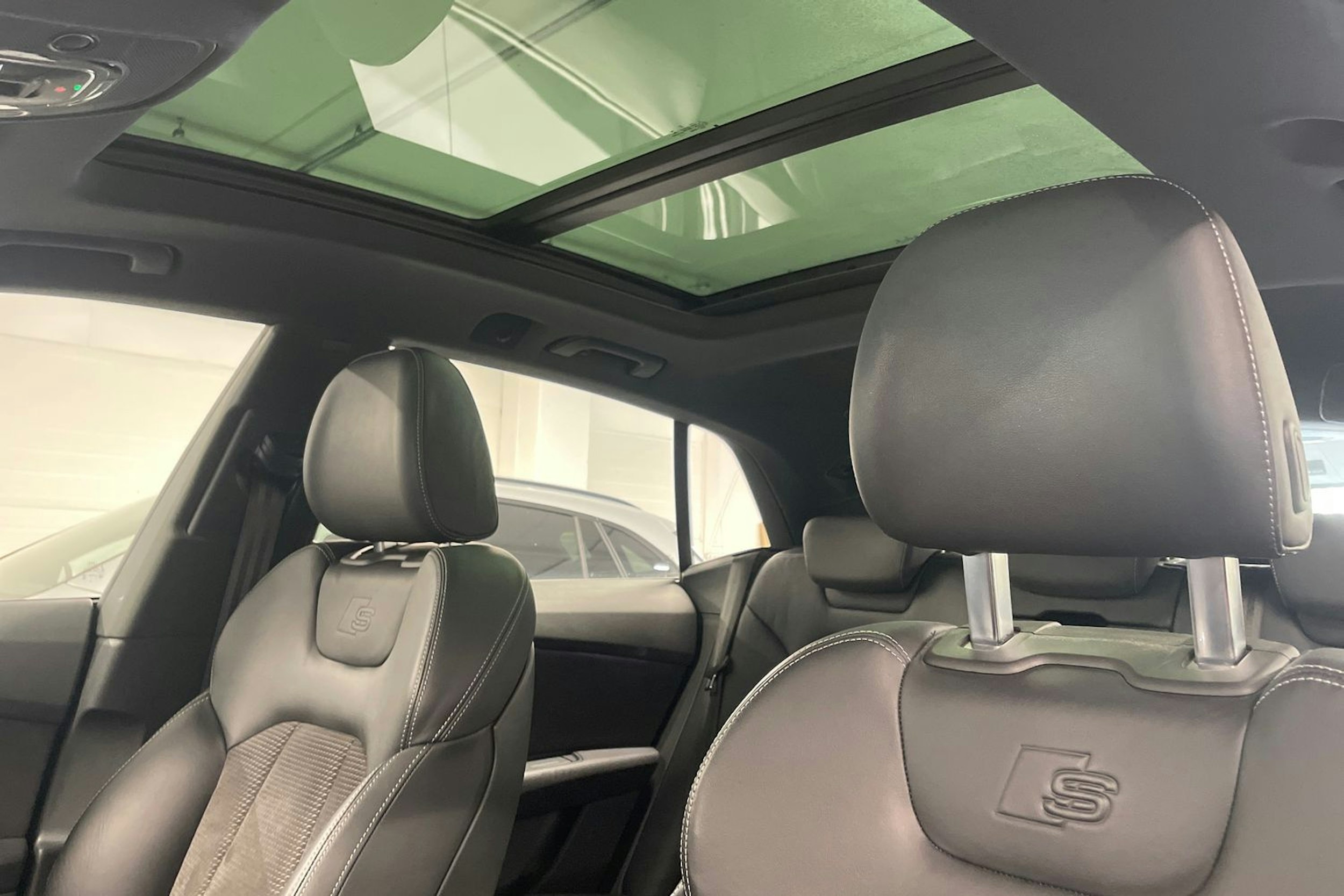 met. harmaa Audi Q8 2021 kuva 22.