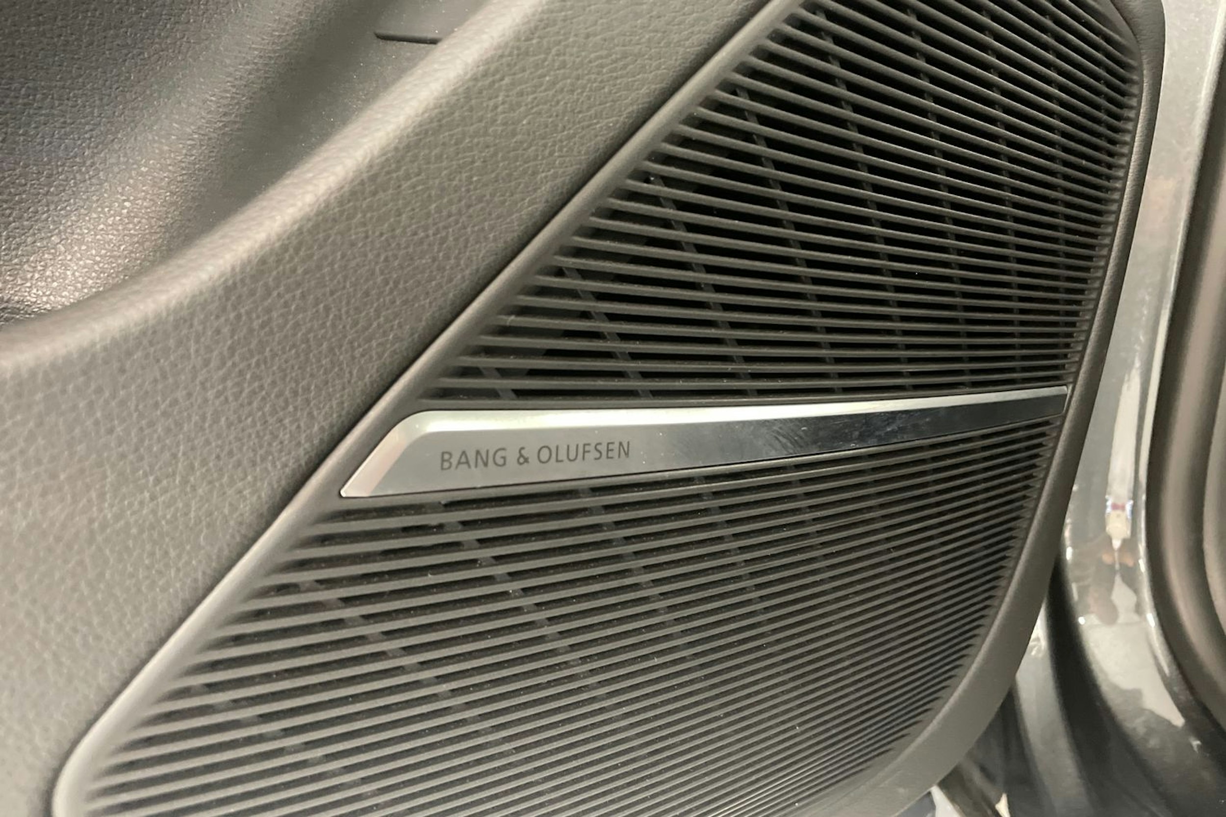 met. harmaa Audi Q8 2021 kuva 24.