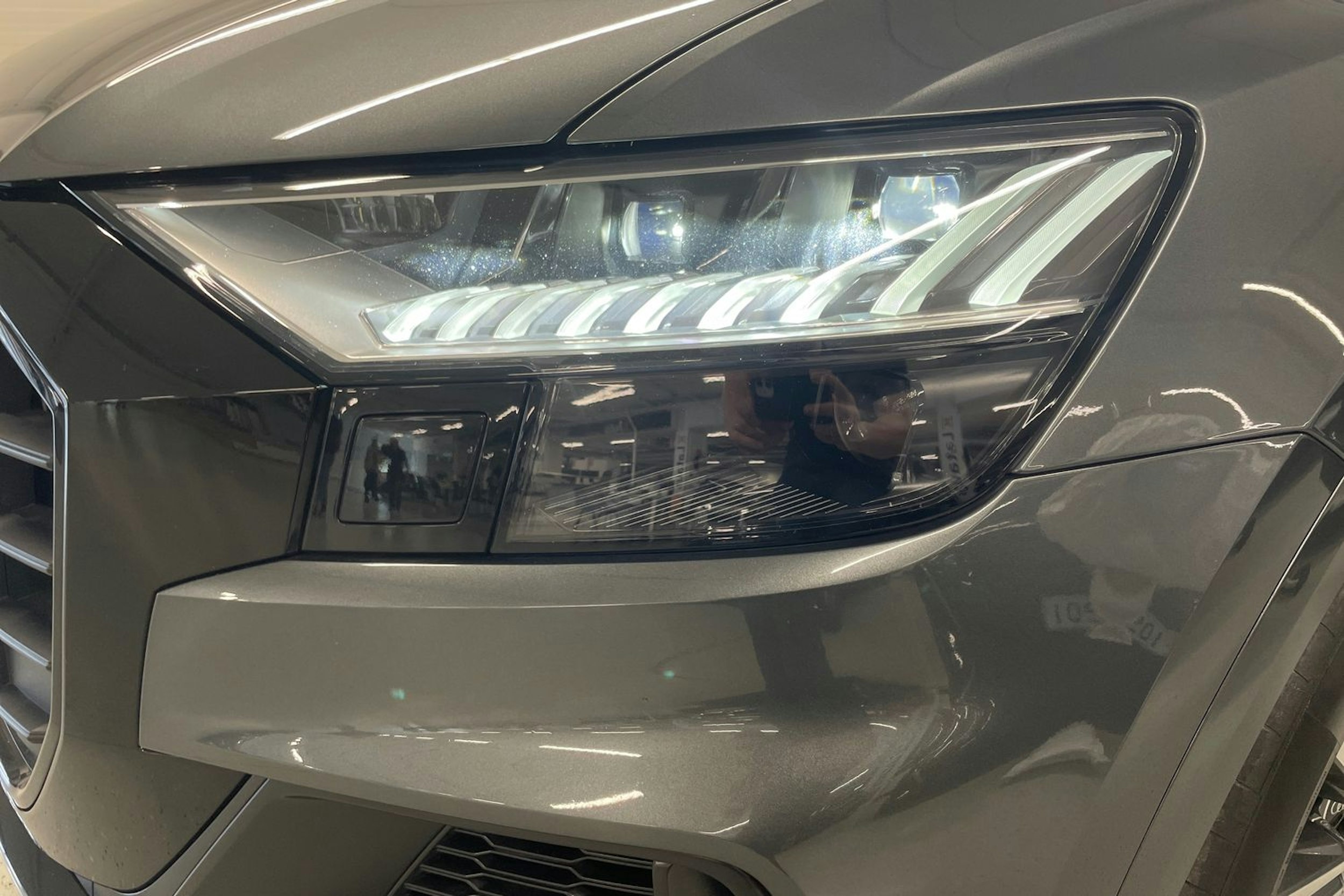 met. harmaa Audi Q8 2021 kuva 25.