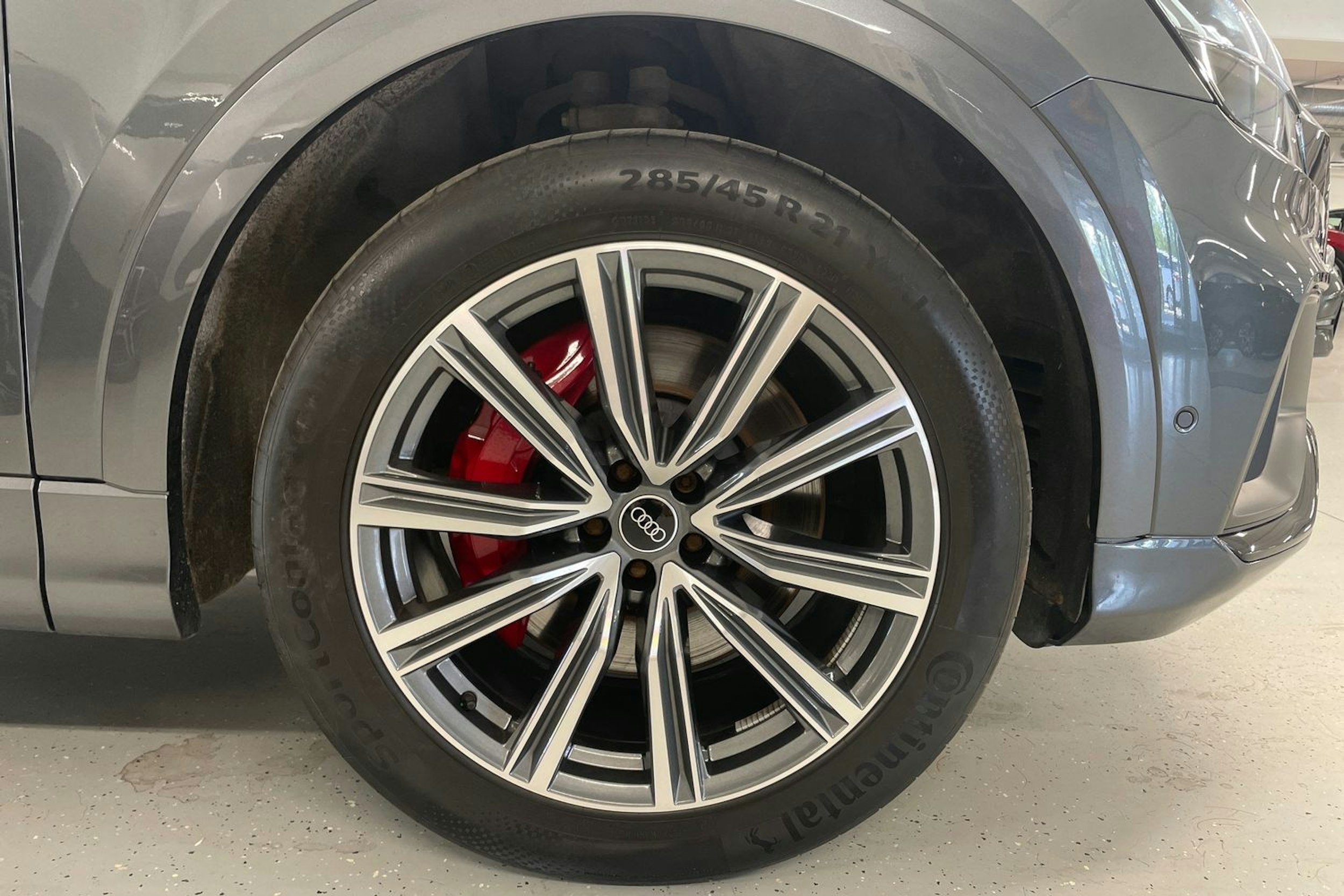met. harmaa Audi Q8 2021 kuva 26.