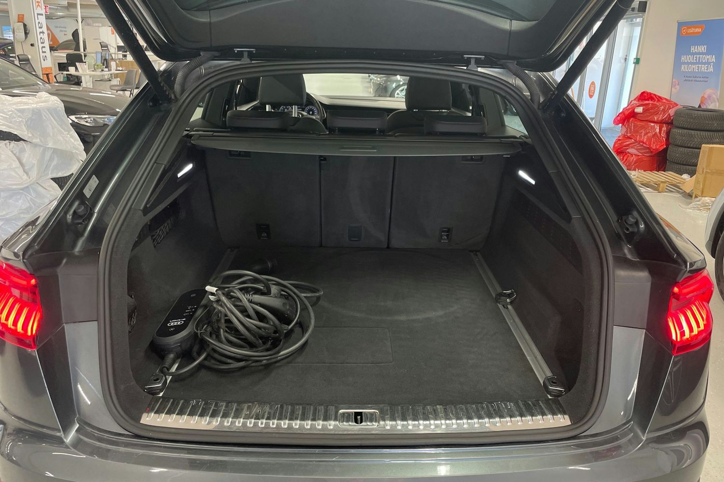 met. harmaa Audi Q8 2021 kuva 27.
