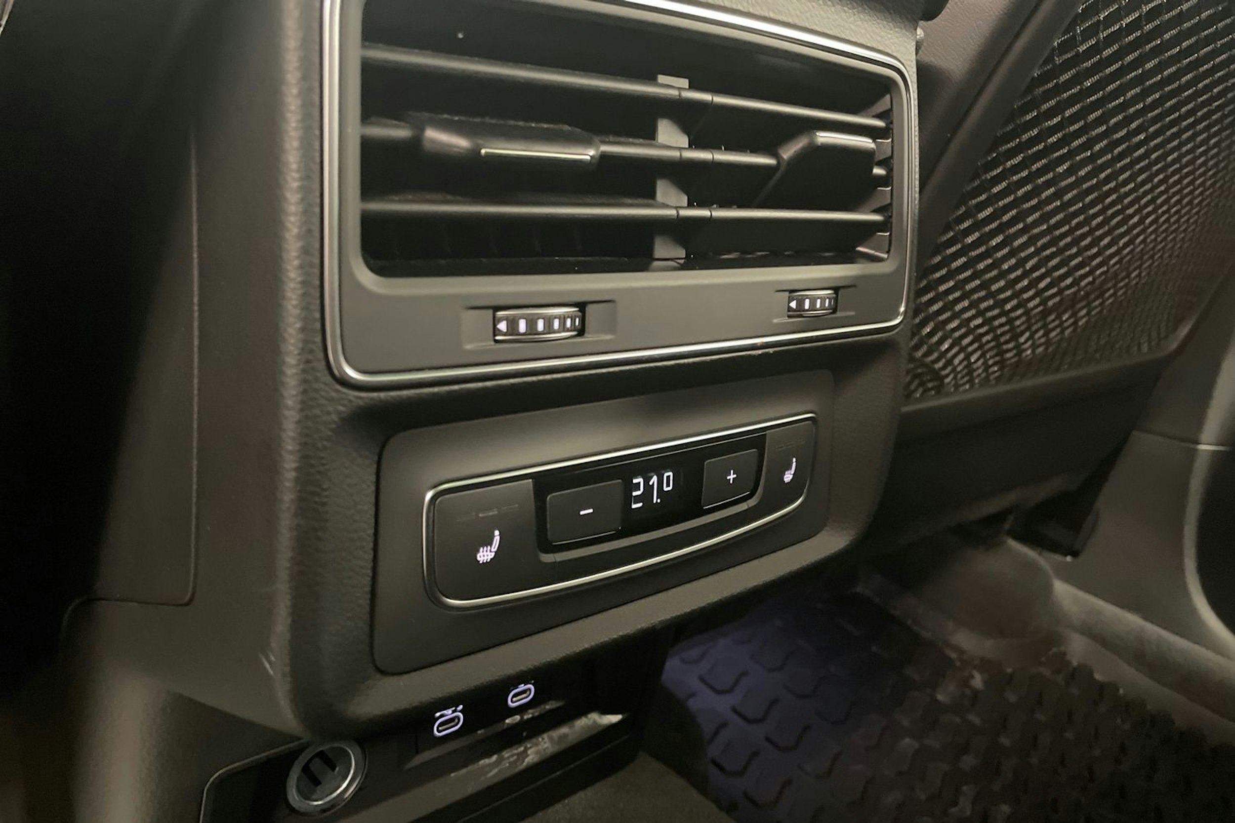 met. harmaa Audi Q8 2021 kuva 29.