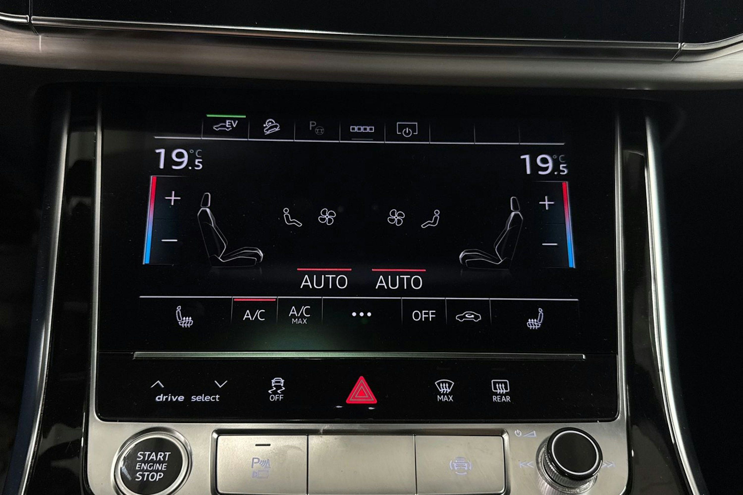 met. harmaa Audi Q8 2021 kuva 32.