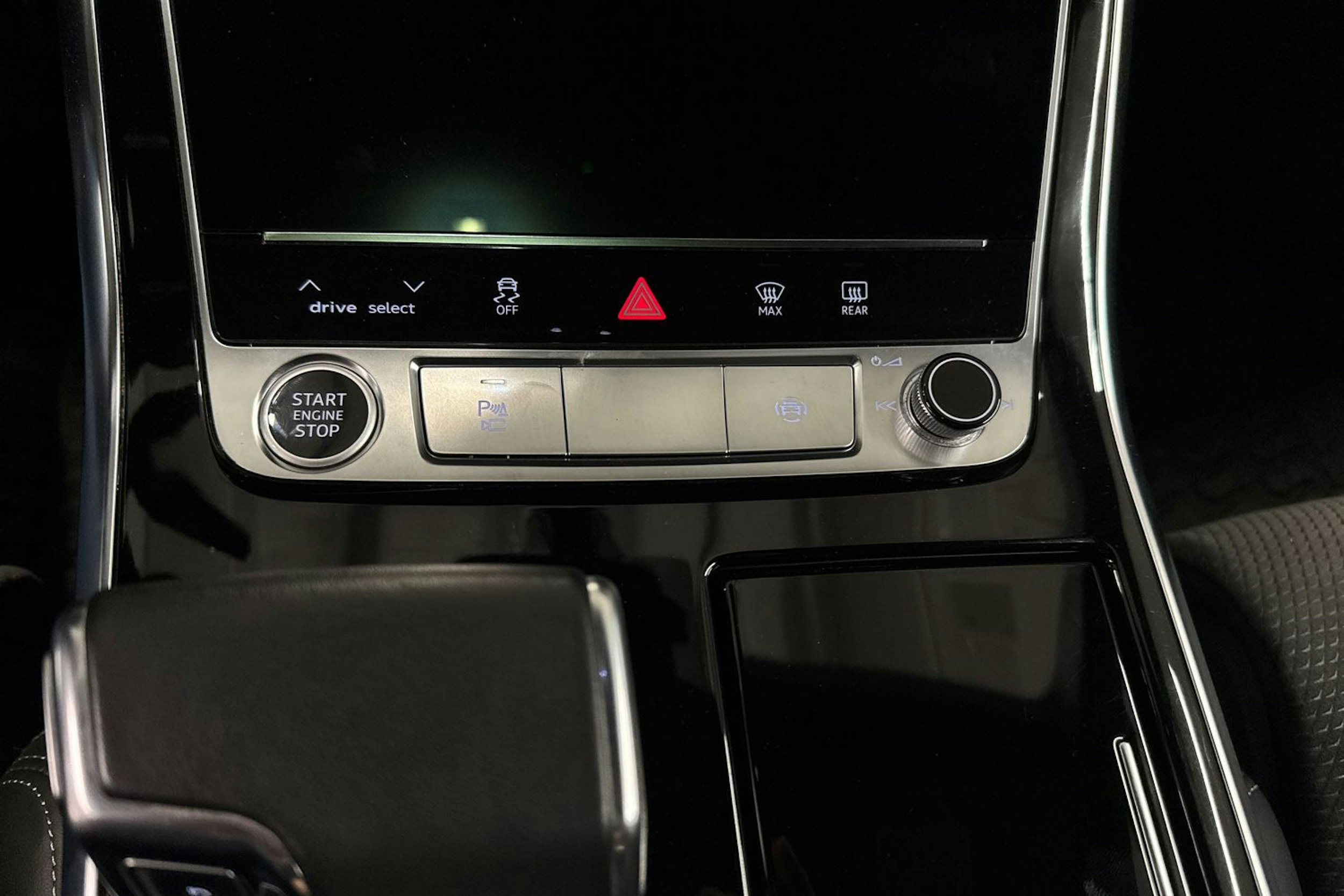 met. harmaa Audi Q8 2021 kuva 33.