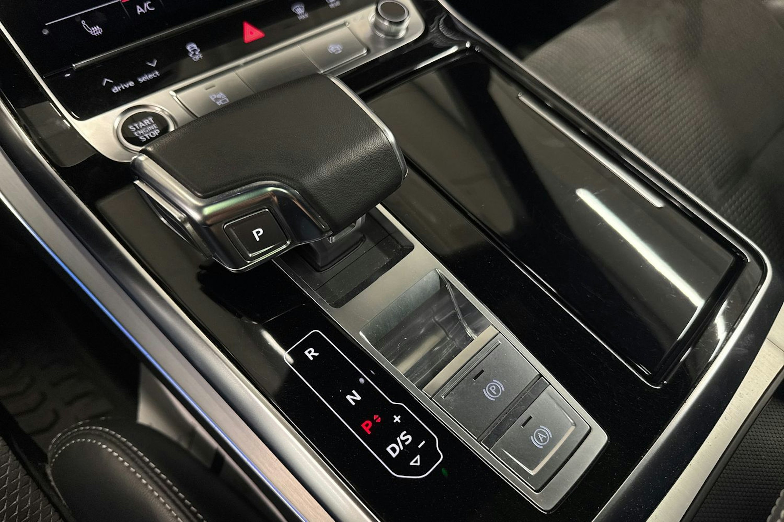 met. harmaa Audi Q8 2021 kuva 34.