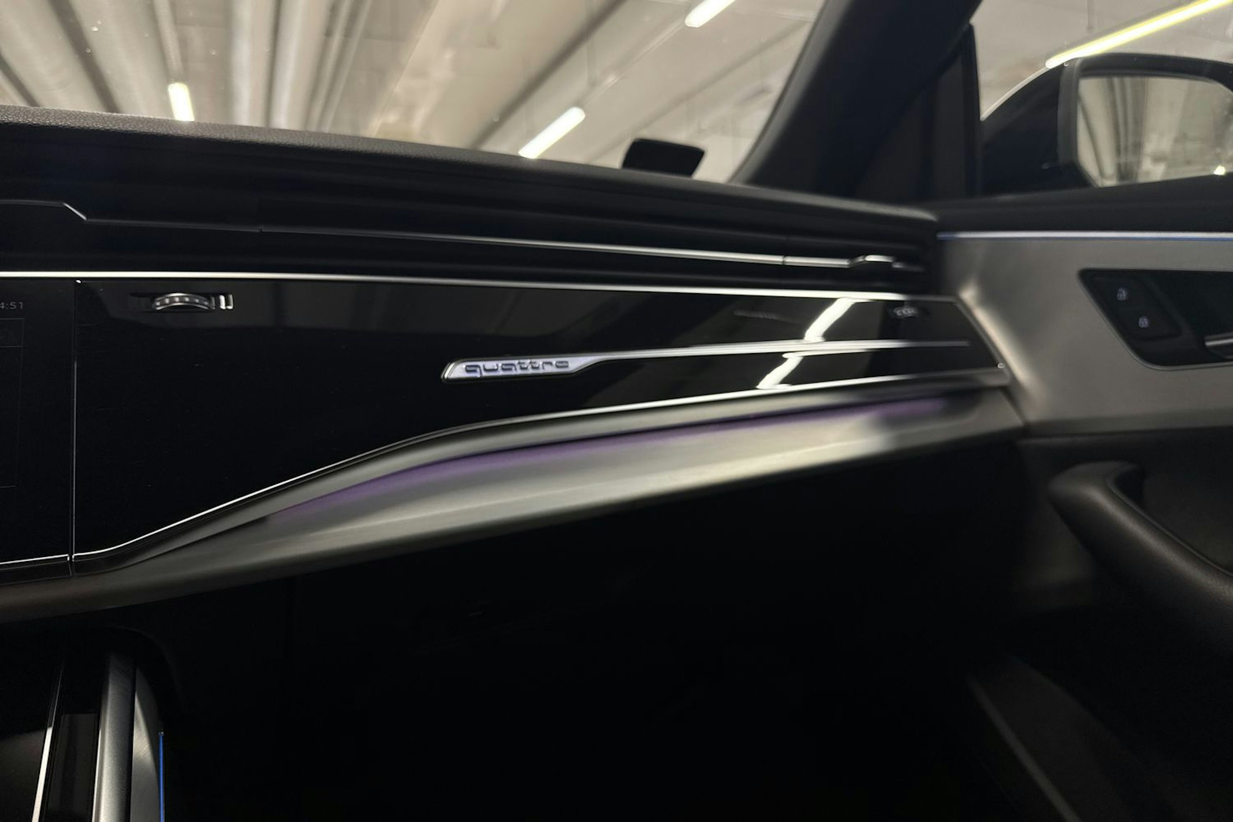 met. harmaa Audi Q8 2021 kuva 37.