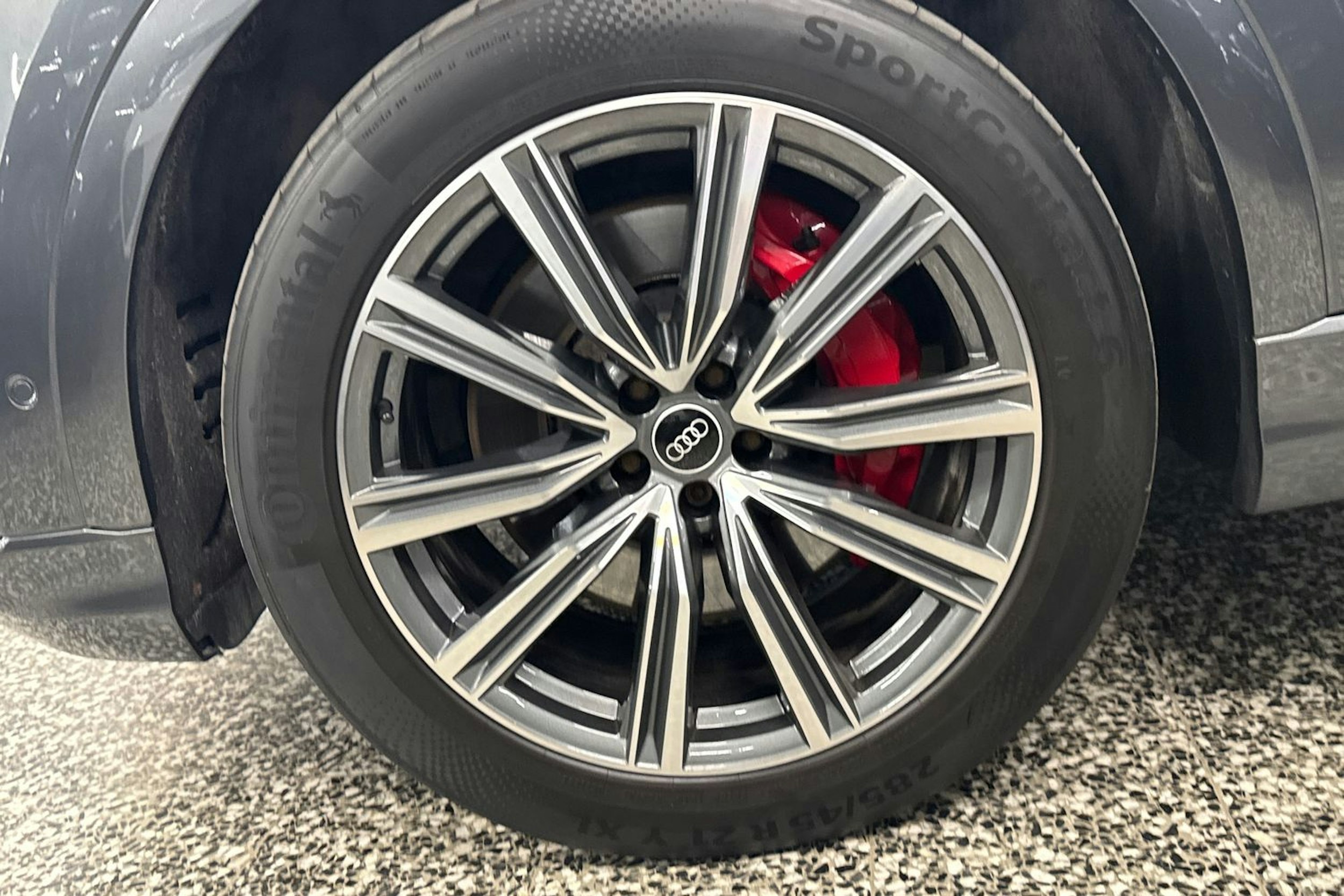 met. harmaa Audi Q8 2021 kuva 44.