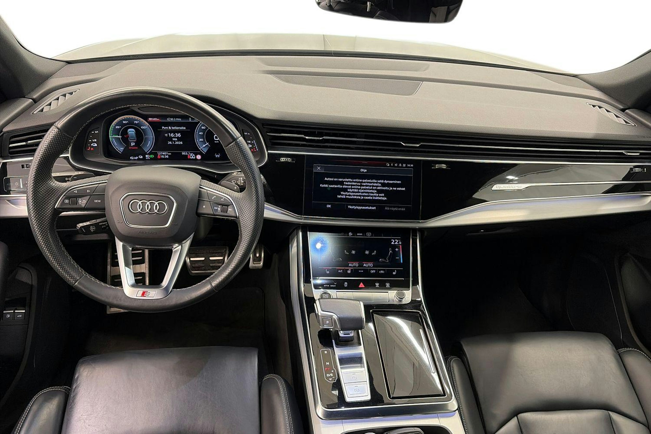 musta Audi Q8 2021 kuva 9.