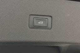 musta Audi Q8 2021 kuva 14.