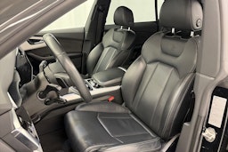 musta Audi Q8 2021 kuva 16.