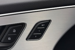 musta Audi Q8 2021 kuva 18.