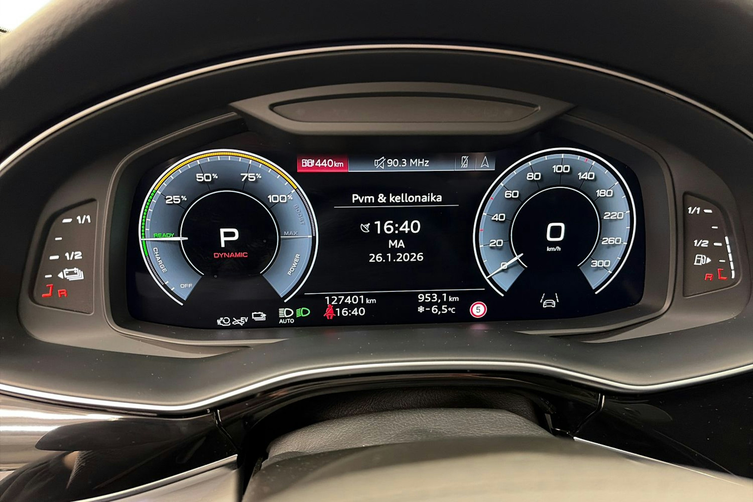 musta Audi Q8 2021 kuva 20.