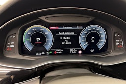 musta Audi Q8 2021 kuva 20.