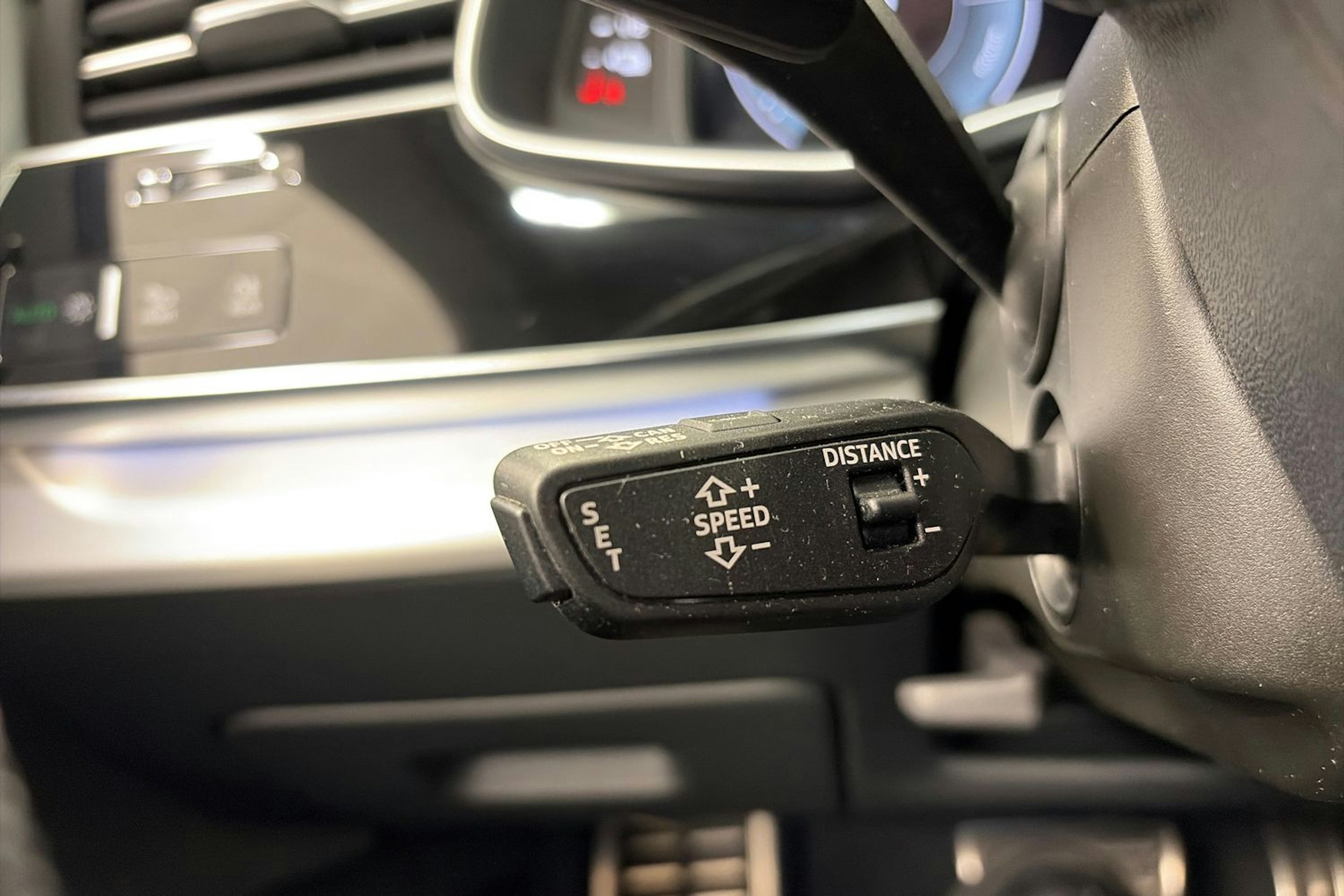 musta Audi Q8 2021 kuva 21.