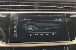 musta Audi Q8 2021 kuva 27.