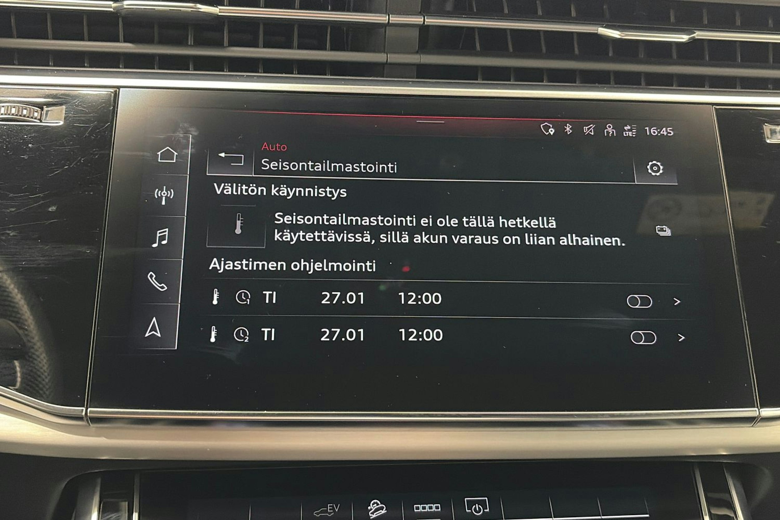 musta Audi Q8 2021 kuva 28.