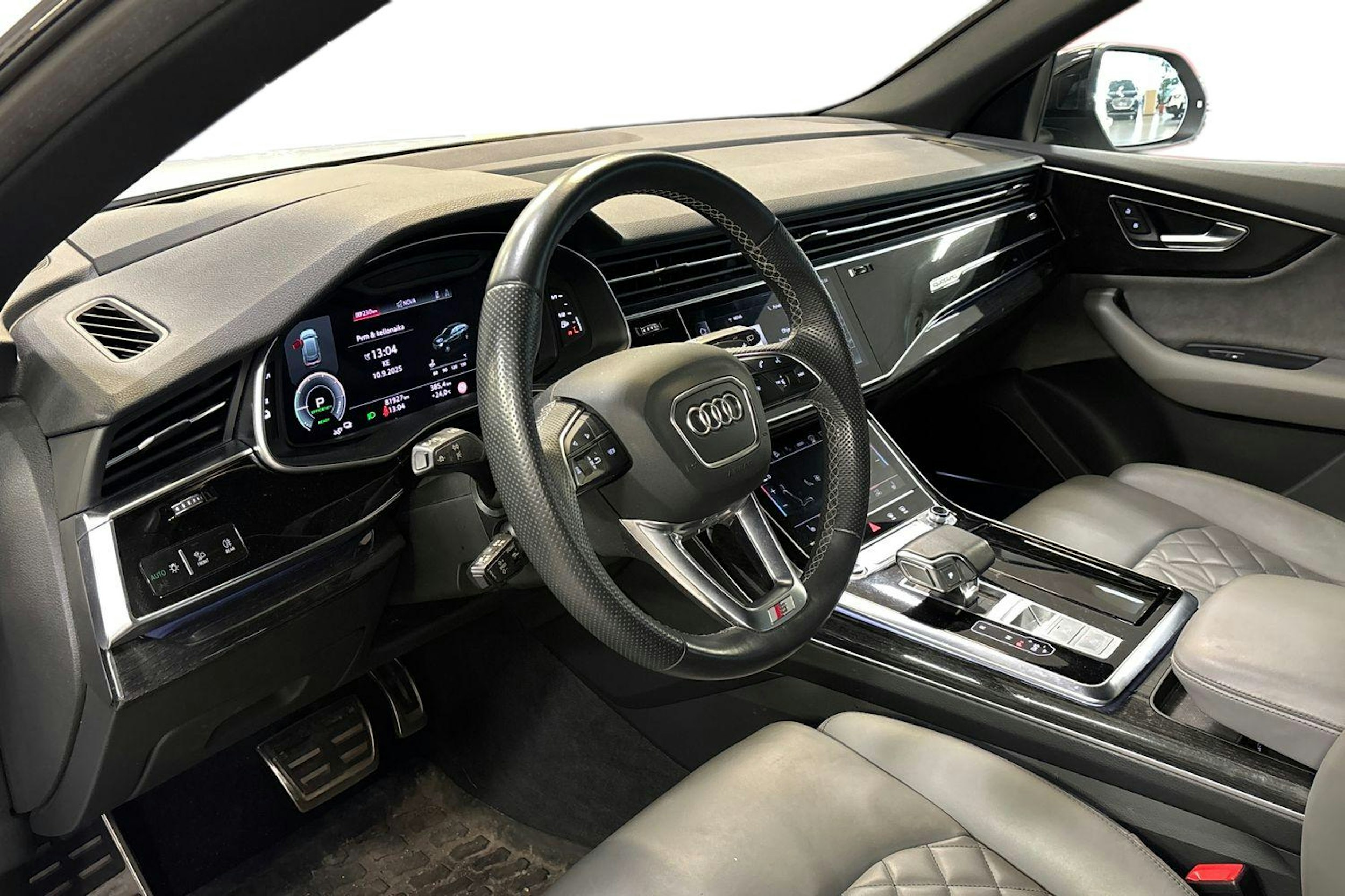 valkoinen Audi Q8 2022 kuva 4.