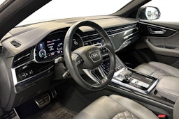 valkoinen Audi Q8 2022 kuva 4.