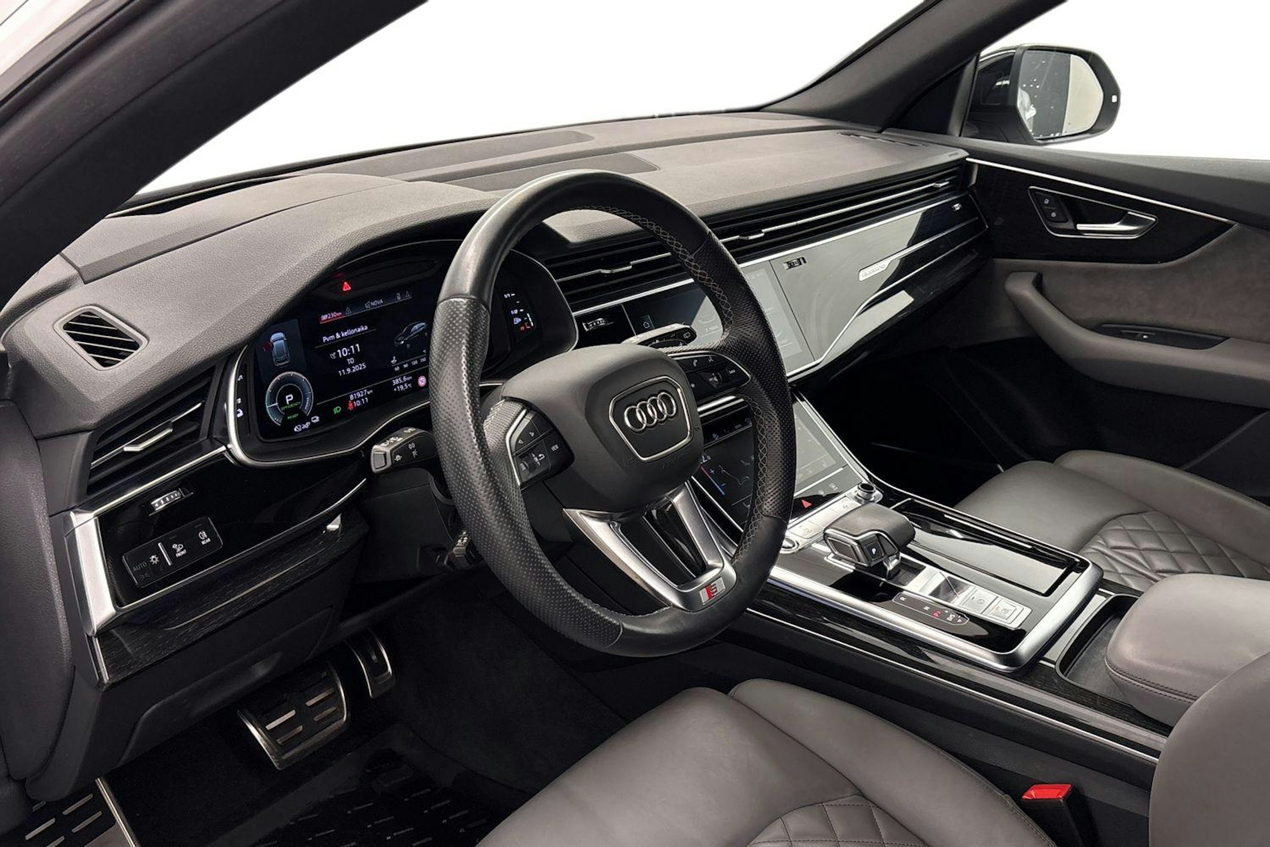 valkoinen Audi Q8 2022 kuva 7.