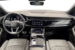 valkoinen Audi Q8 2022 kuva 9.