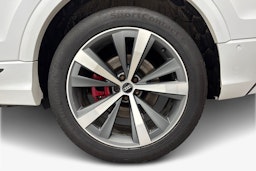 valkoinen Audi Q8 2022 kuva 11.