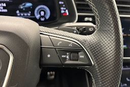 valkoinen Audi Q8 2022 kuva 19.
