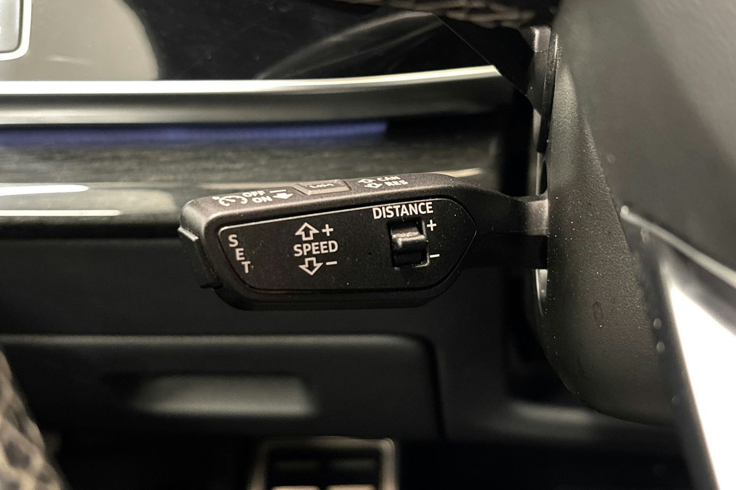 valkoinen Audi Q8 2022 kuva 20.