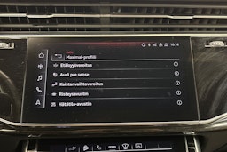 valkoinen Audi Q8 2022 kuva 24.