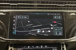 valkoinen Audi Q8 2022 kuva 28.