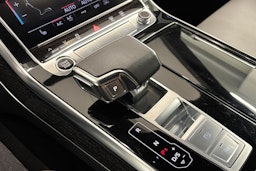 valkoinen Audi Q8 2022 kuva 30.