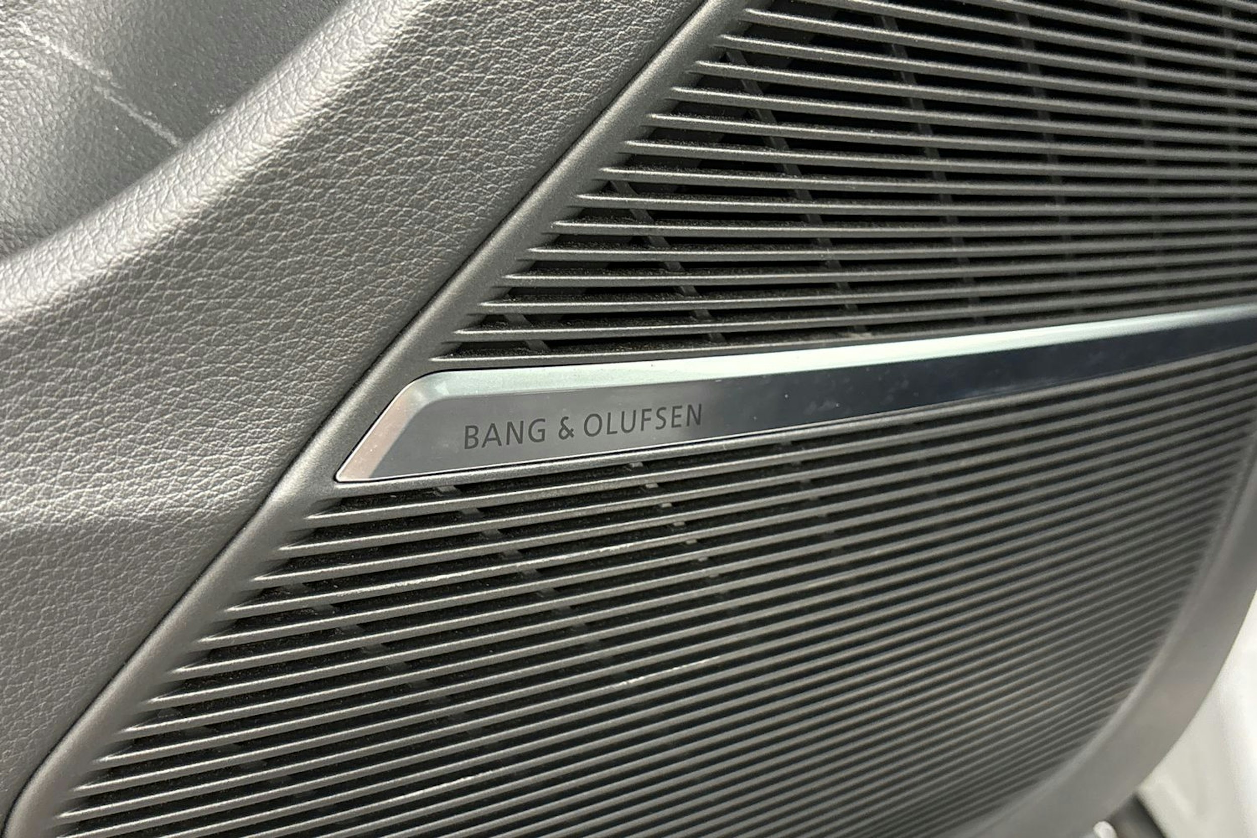 valkoinen Audi Q8 2022 kuva 31.