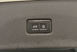 valkoinen Audi Q8 2022 kuva 33.