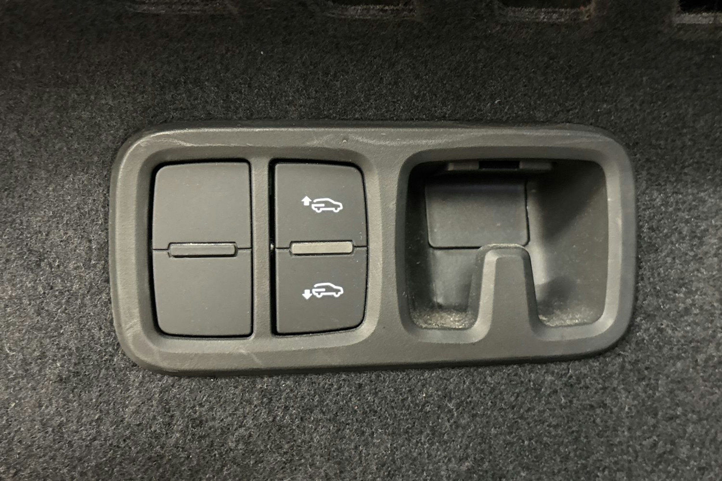 valkoinen Audi Q8 2022 kuva 34.