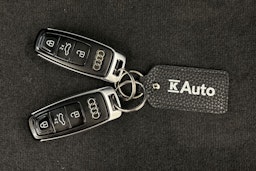 valkoinen Audi Q8 2022 kuva 35.