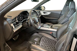 met. musta Audi Q8 2022 kuva 6.