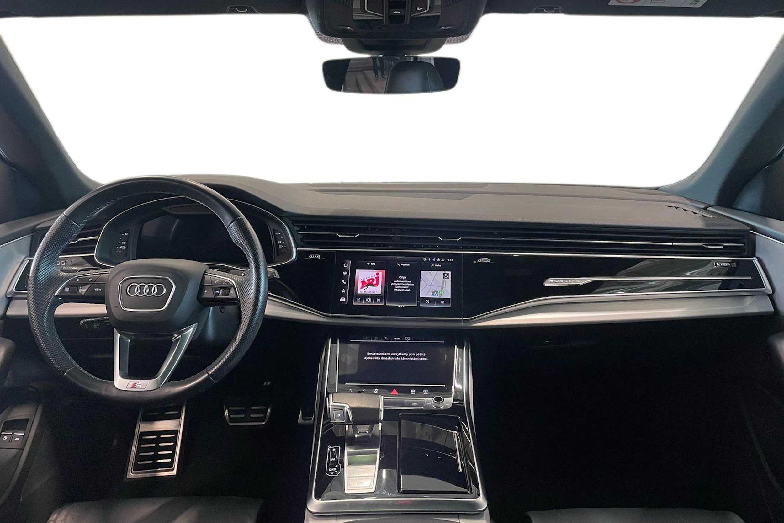 met. musta Audi Q8 2022 kuva 7.