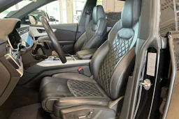 met. musta Audi Q8 2022 kuva 11.