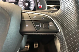 met. musta Audi Q8 2022 kuva 18.