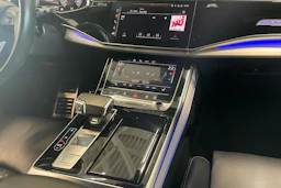 met. musta Audi Q8 2022 kuva 21.