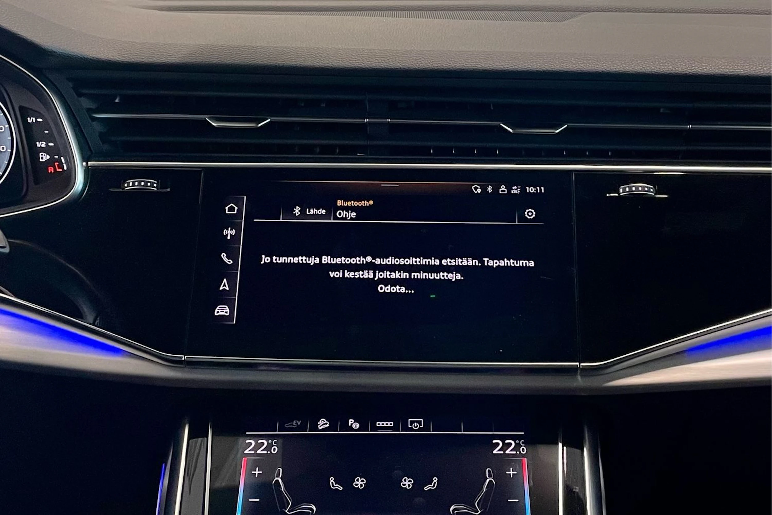 met. musta Audi Q8 2022 kuva 23.