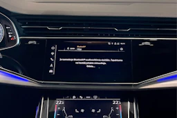 met. musta Audi Q8 2022 kuva 23.
