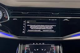 met. musta Audi Q8 2022 kuva 24.