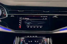 met. musta Audi Q8 2022 kuva 26.