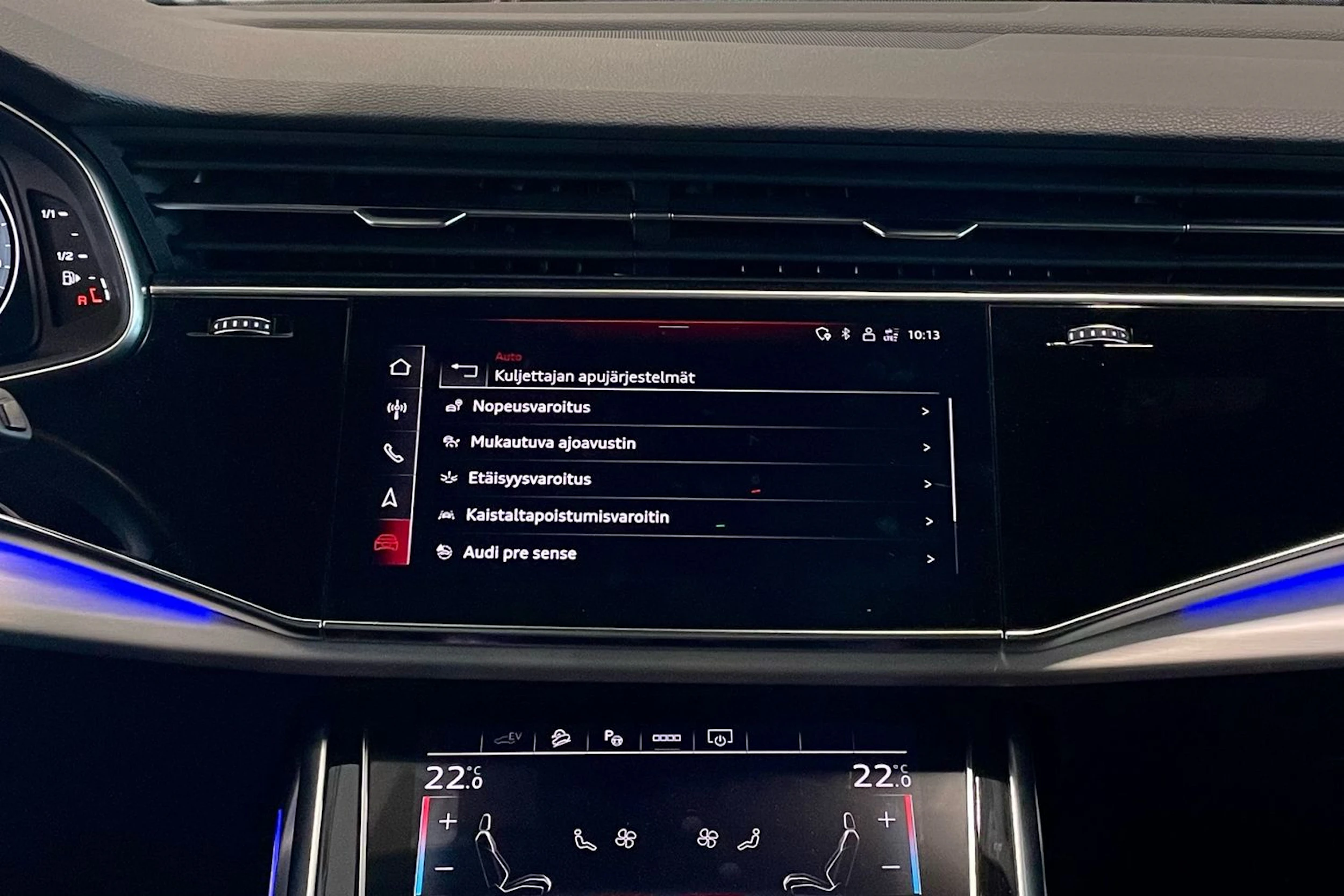 met. musta Audi Q8 2022 kuva 28.